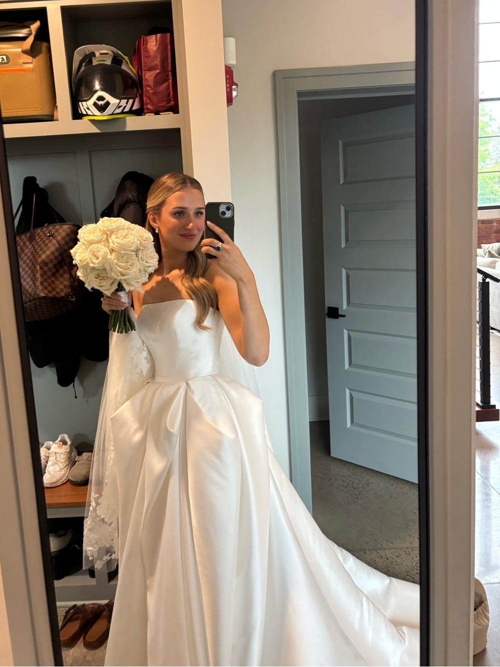 Vera Wang Elegant White Strapless Ball Gown Dress - Picture 6 of 6